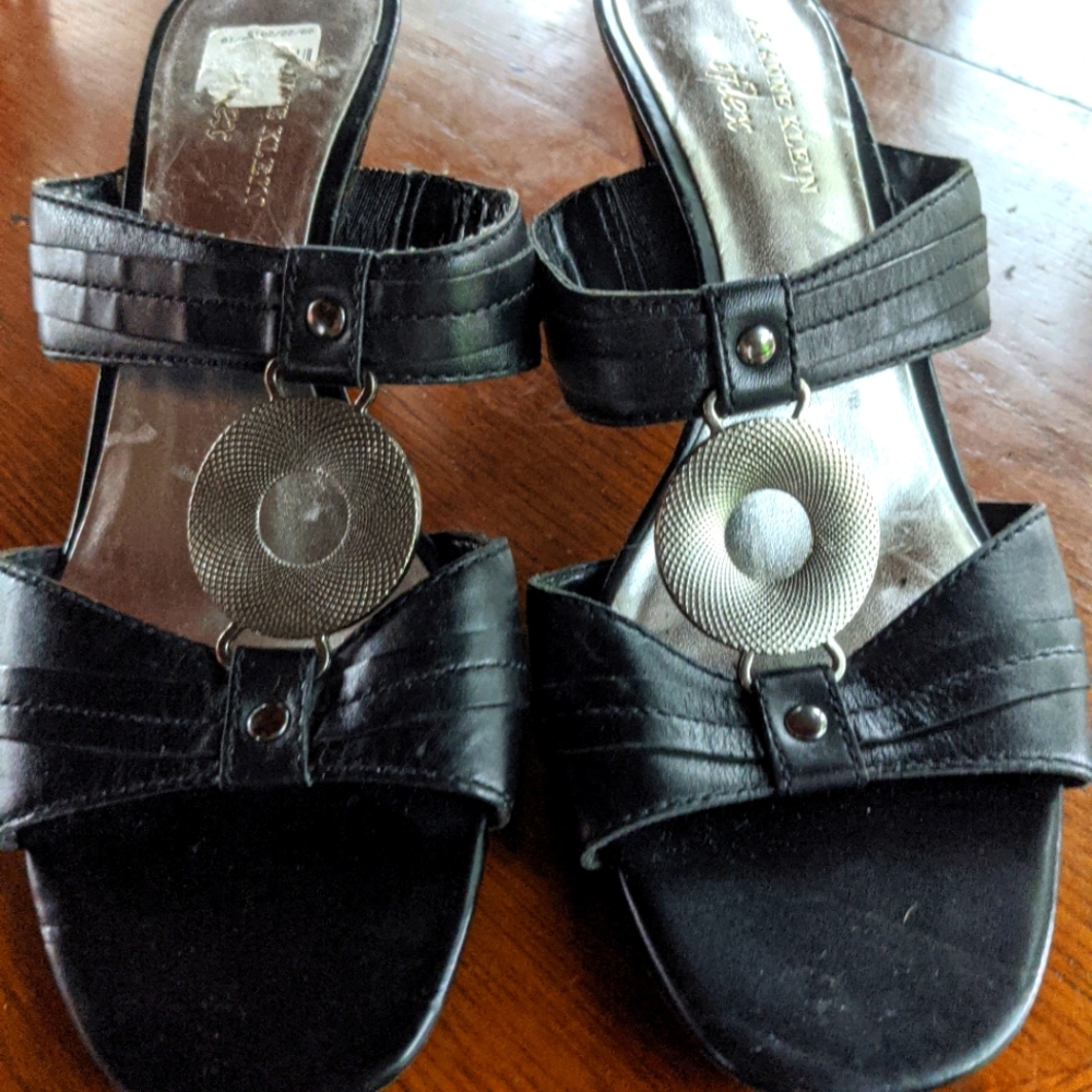 Anne Klein Hinda iflex Black Leather Strappy Sandals Metal Circle Shoes Size 8